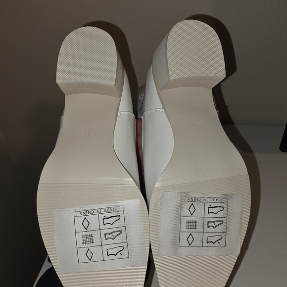 White Embroidered Western Boots - Picture 4 of 5